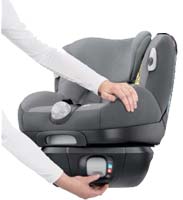 maxi-cosi-car-seat-with-opal-type-black-raven-carseat-with-hand
